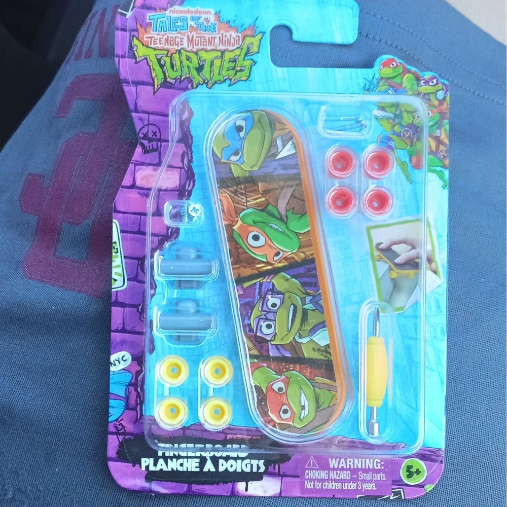 Legend Toys Tales of TMNT Fingerboard Skateboard Set Blue/Purple P6201AVN